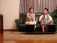 悔しさと虚しさを感じ、母親の愛情をその一身に感じようとして