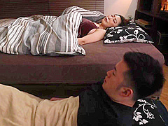 風呂上がりで火照った汗ばむ肉体に僕は男としての欲望を抑えきれない