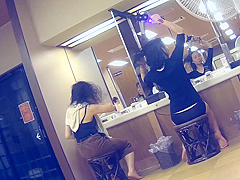 前回の二人組が裸で座って雑談 【神降臨 Vol.111】