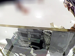 いかにもって感じのギャル店員さんで24歳くらいです