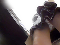 いかにもって感じのギャル店員さんで24歳くらいです