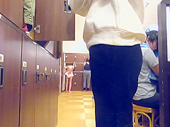 色白巨乳 M字開脚【神降臨 Vol.127】 スタイル抜群、しかも美乳なお姉さんたち