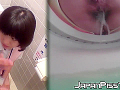 Gorgeous Japanese Babes Filmed Pissing With Secret Cam