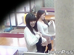 Films Three Petite Japanese Spraying Piss In The Bathhouse