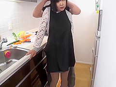舌ったらすて超剛毛肉感熟女のマン汁サラタ 2