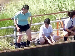 Japanese teens gush pee outdoors