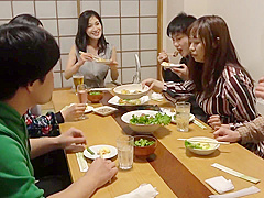 年下の男達の精子を朝から晩まで、ごっくんする人妻 米倉穂香