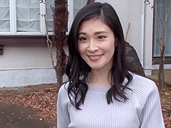 年下の男達の精子を朝から晩まで、ごっくんする人妻 米倉穂香